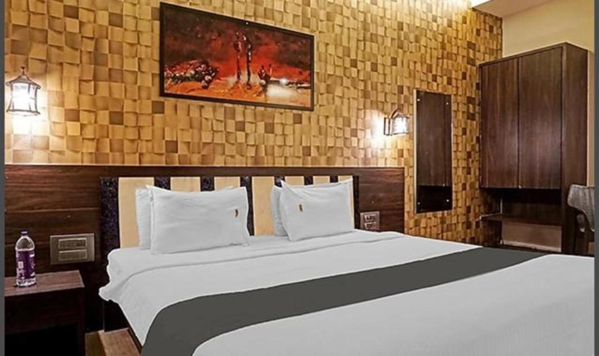 Omkar Executive Hotell Yerandwane Eksteriør bilde