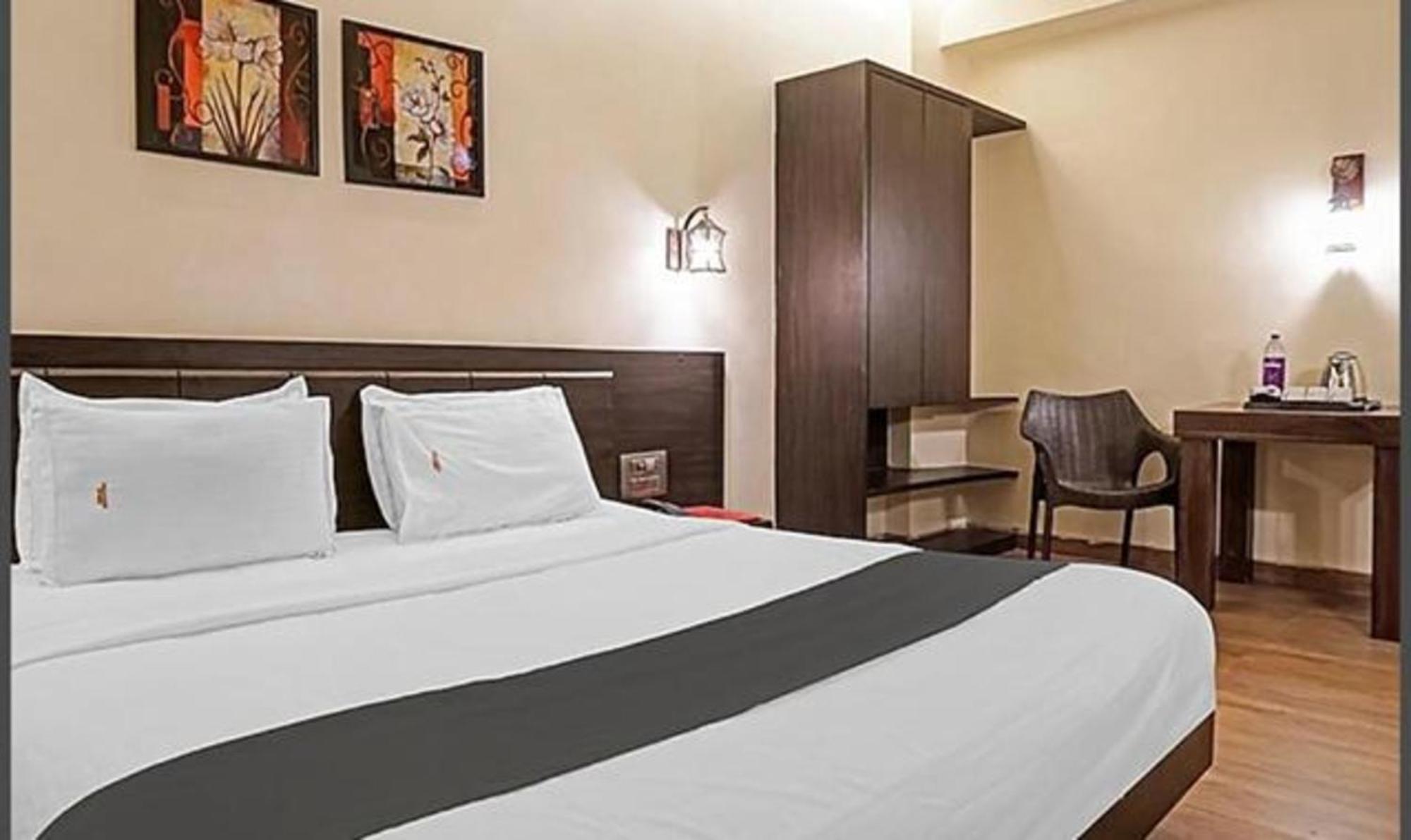 Omkar Executive Hotell Yerandwane Eksteriør bilde
